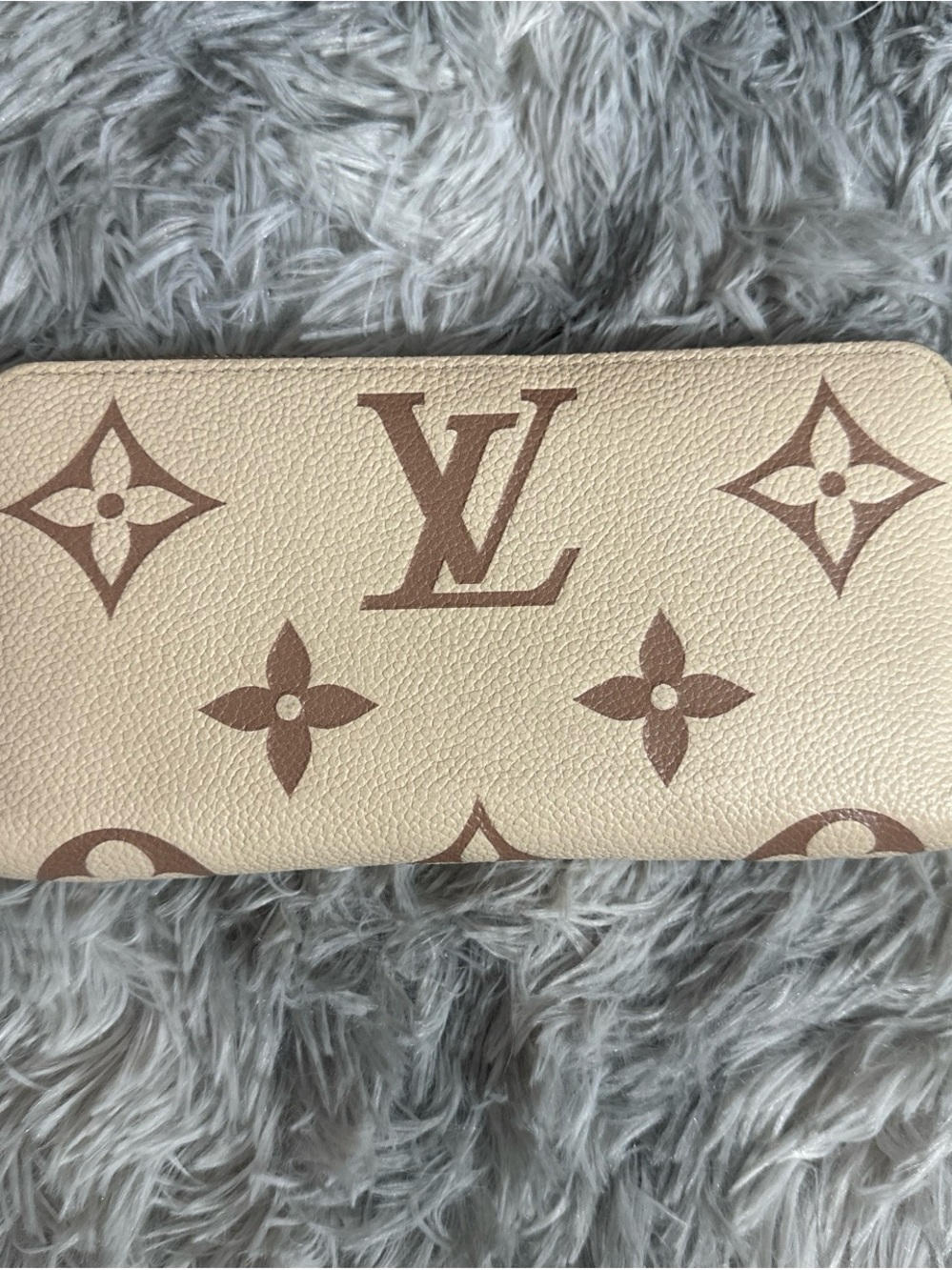 Louis Vuitton Cream Monogram leather Long Sarah Zip Wallet (Microchipped)